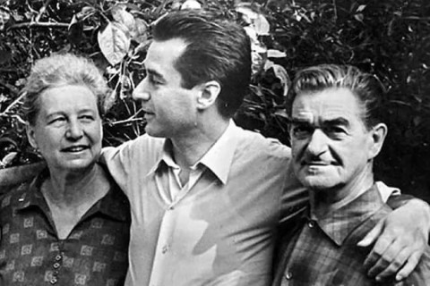 Андрей Дементьев с родителями