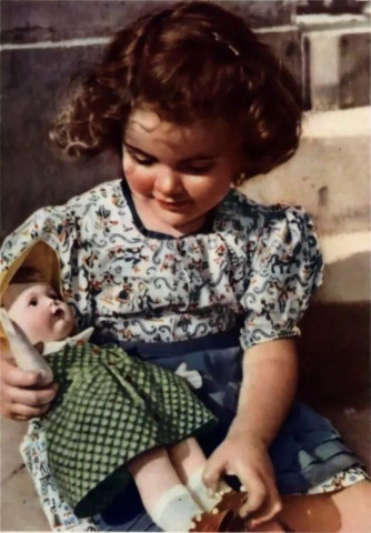 девочка и кукла