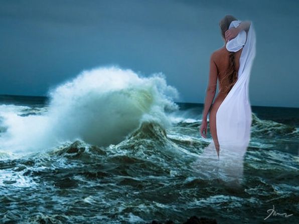 Женщина море