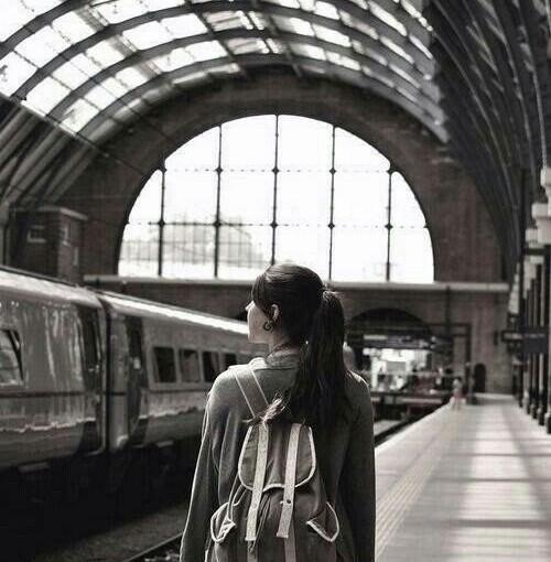 девушка на вокзале