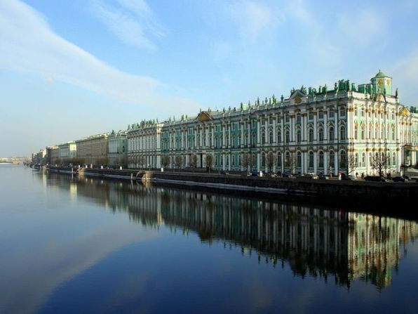 Дворцовая набережная в Санкт Петербурге