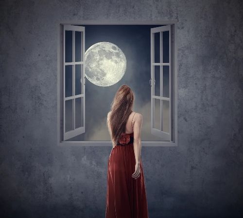 луна в окне