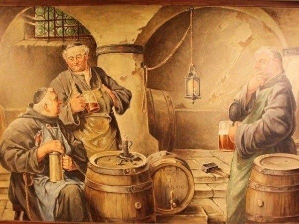 монахи выпивают пиво