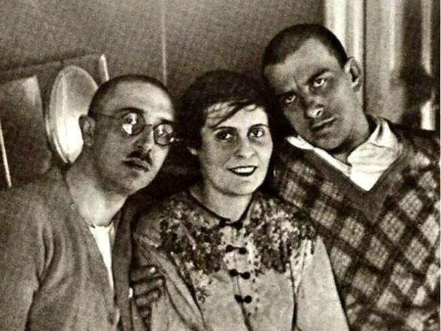 Владимир Маяковский с супругами Лилией и Осипом Брик