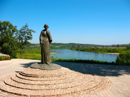 Памятник Марине Цветаевой в Тарусе