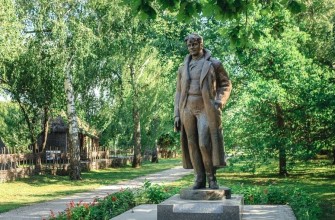 памятник Сергею Есенину в Константиново