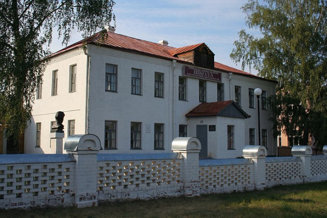 Здание школы, в которой учился Сергей Есенин в г. Спас-Клепики