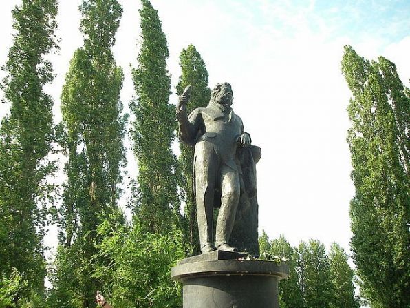 Памятник Пушкину г. Таганрог. Набережная.