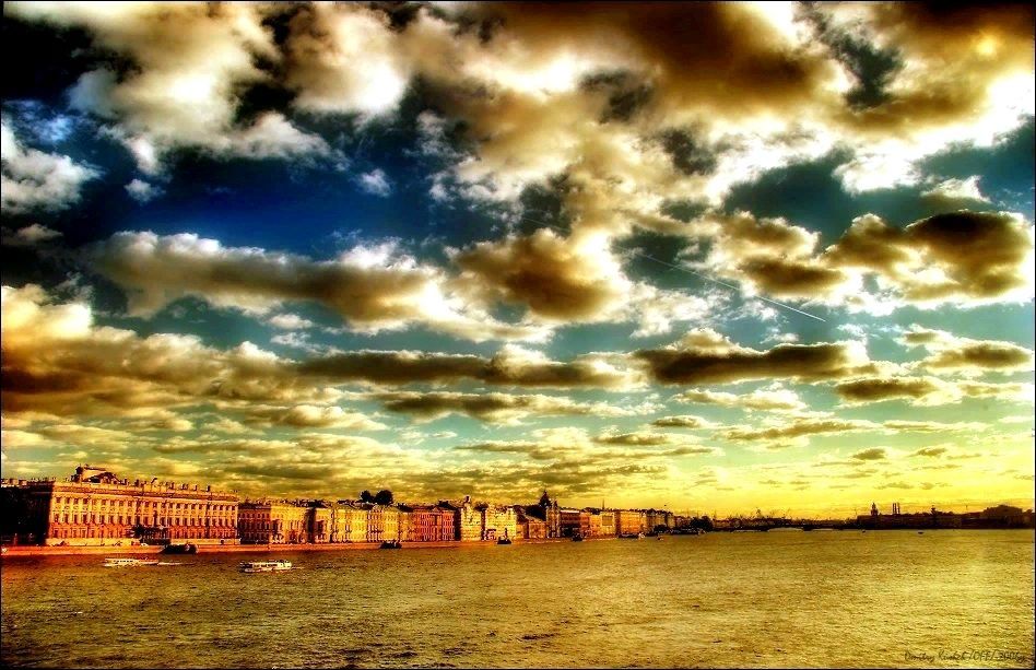Тучи, облака над Невою, над Питером