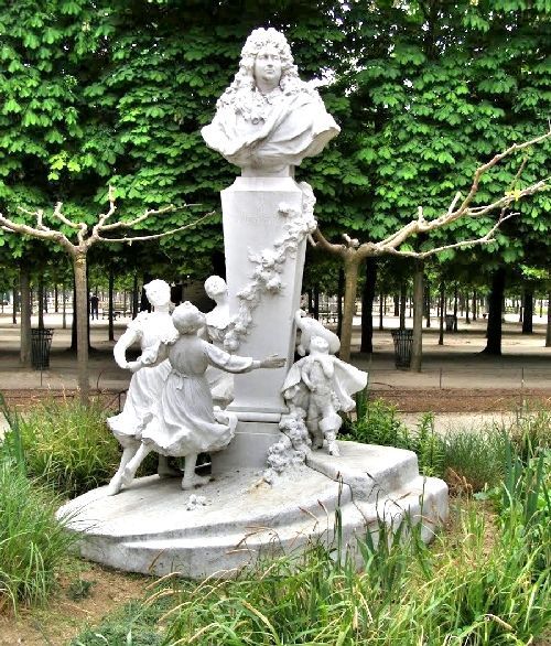 Памятник Шарлю Перро в Париже