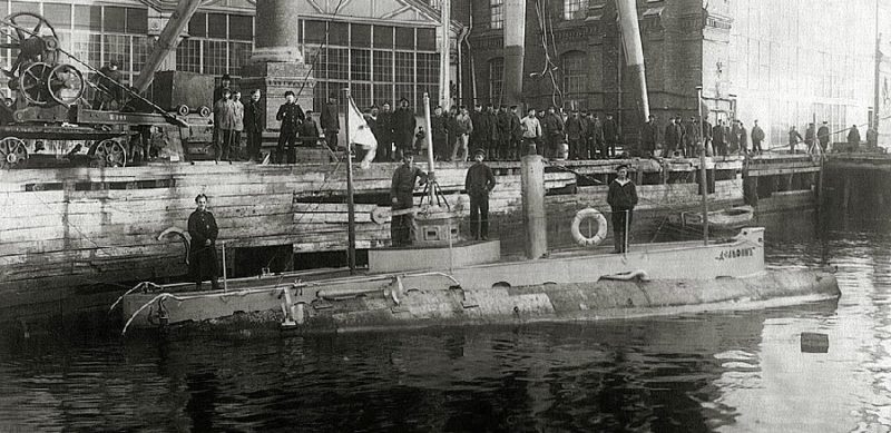 Первая российская подводная лодка «Дельфин», 1904 год