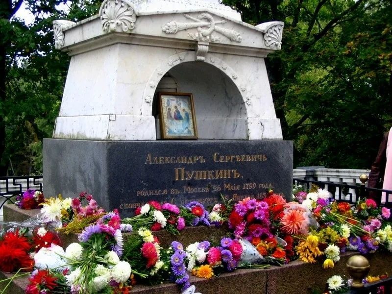 Святогорский монастырь могила Пушкина