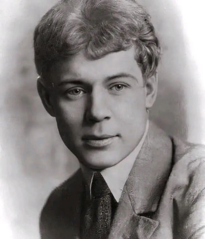 Поэт Сергей Есенин