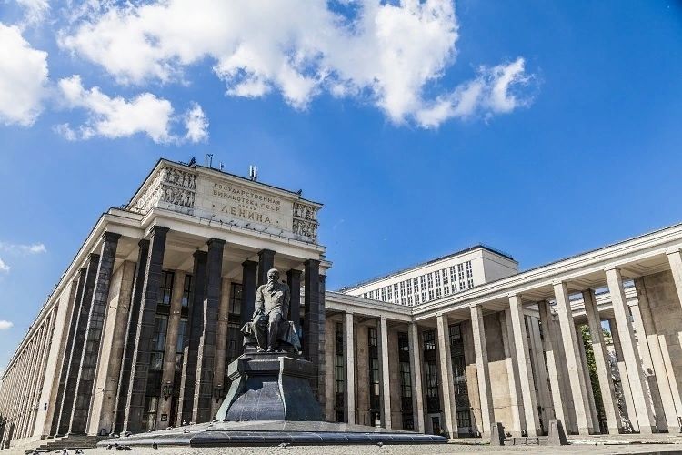 Российская государственная библиотека — крупнейшая публичная библиотека не только в стране, но и одна из крупнейших библиотек мира