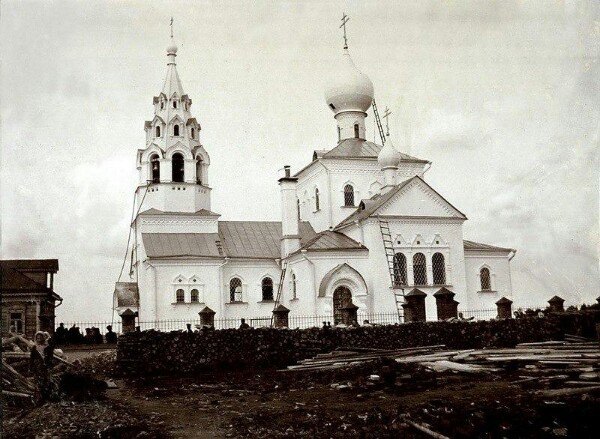 Храм Живоначальной Троицы в селе Аверкиево, архитектор Башкиров