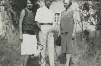 Иван Бунин с женой и Галиной