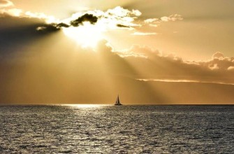 море парусник